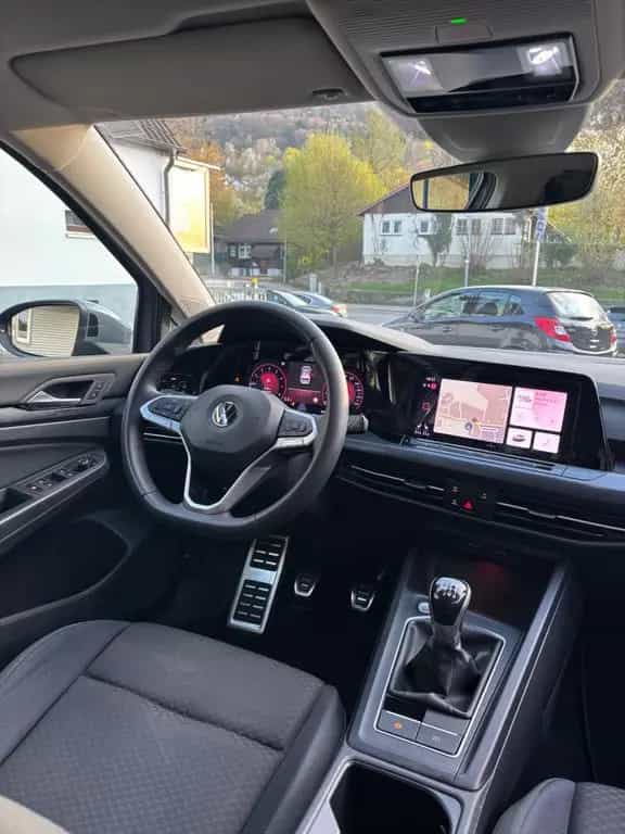 Volkswagen Golf VIII Lim. United *LED* AHK* TOTWINKEL* 01/2021-photo-29