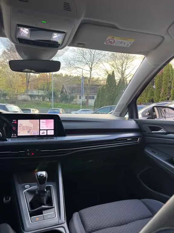 Volkswagen Golf VIII Lim. United *LED* AHK* TOTWINKEL* 01/2021-photo-30