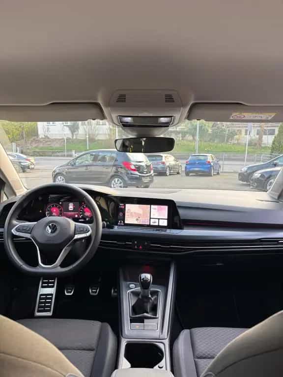 Volkswagen Golf VIII Lim. United *LED* AHK* TOTWINKEL* 01/2021-photo-31