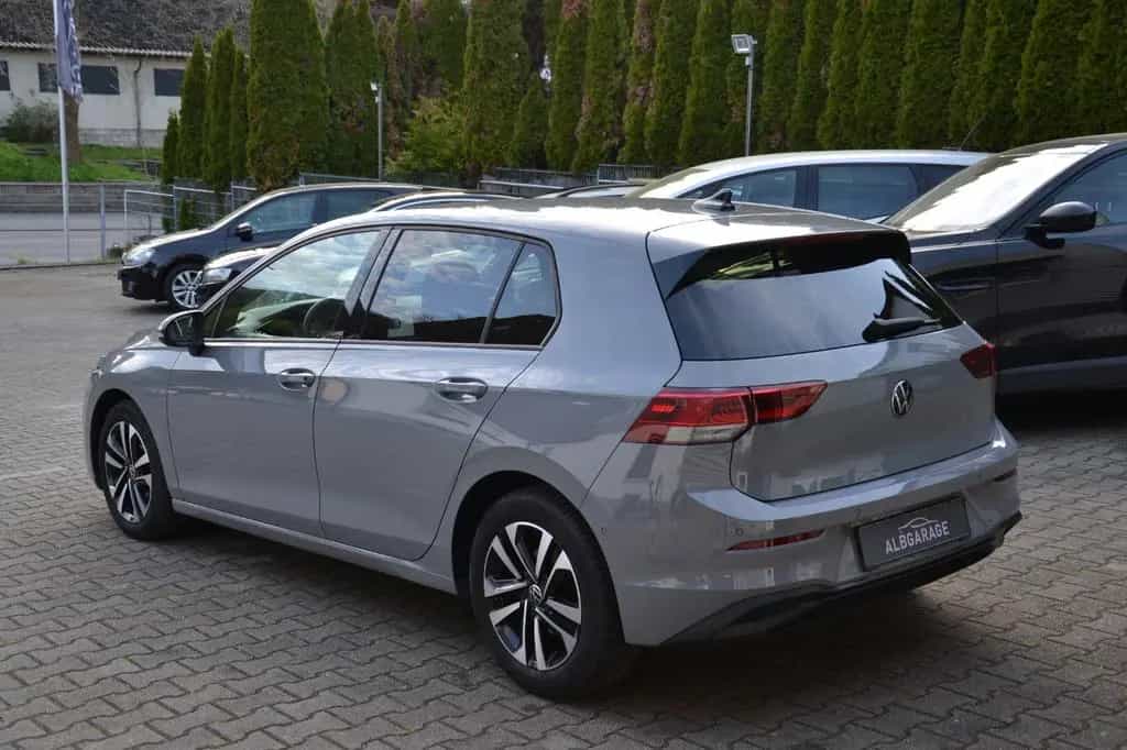 Volkswagen Golf VIII Lim. United *LED* AHK* TOTWINKEL* 01/2021-photo-3