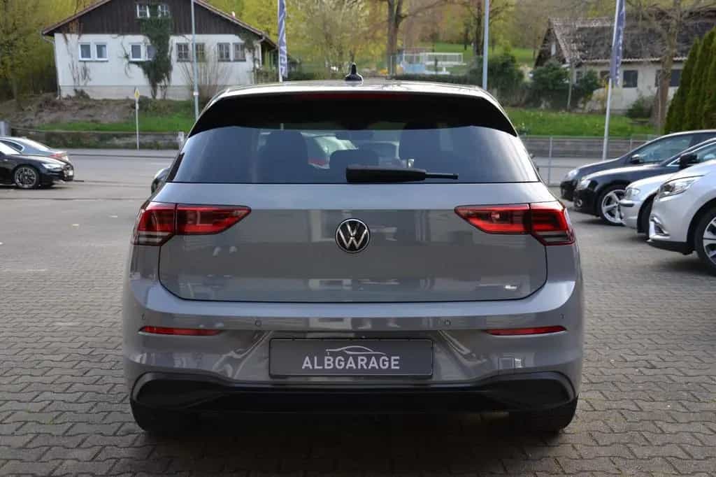 Volkswagen Golf VIII Lim. United *LED* AHK* TOTWINKEL* 01/2021-photo-4