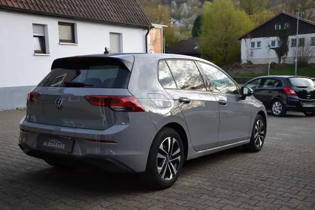 Volkswagen Golf VIII Lim. United *LED* AHK* TOTWINKEL* 01/2021-photo-5