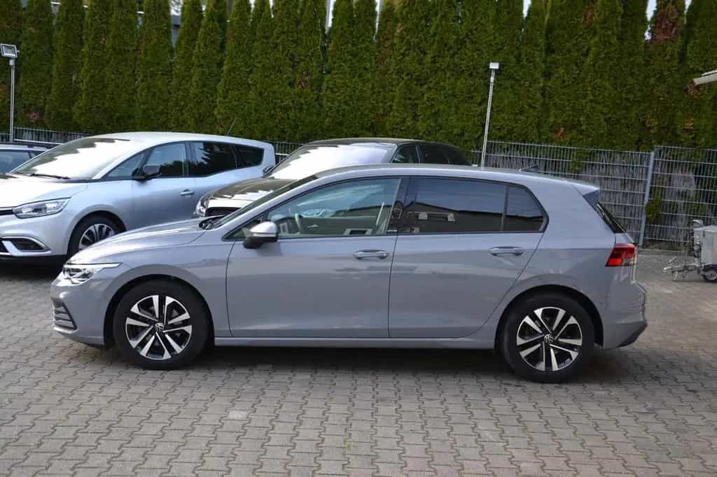 Volkswagen Golf VIII Lim. United *LED* AHK* TOTWINKEL* 01/2021-photo-6