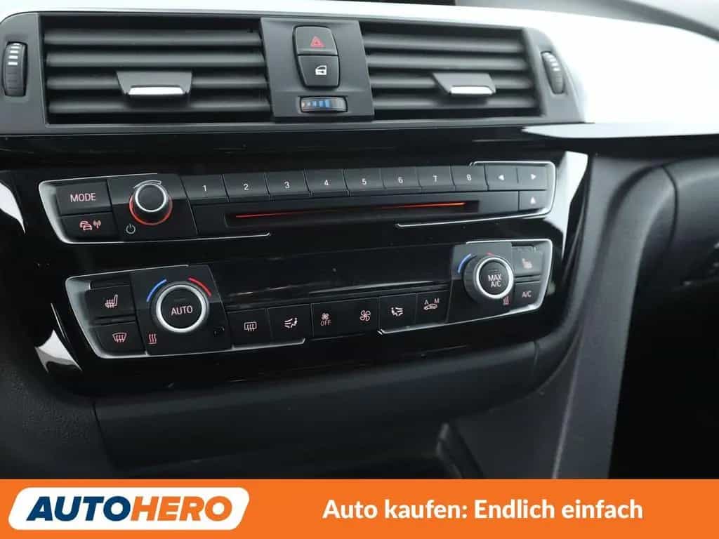 BMW 3 Series 320i Sport Line Aut.*NAVI*LED*HUD*ACC*PDC*SHZ* 03/2016-photo-21