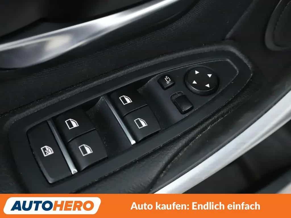BMW 3 Series 320i Sport Line Aut.*NAVI*LED*HUD*ACC*PDC*SHZ* 03/2016-photo-23