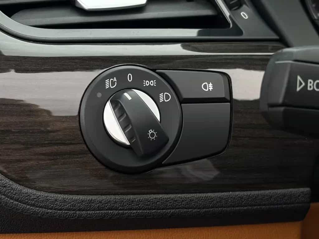 BMW Z4 Roadster sDrive 35i SHZ LHZ PDC HiFi Temp. 08/2013-photo-17