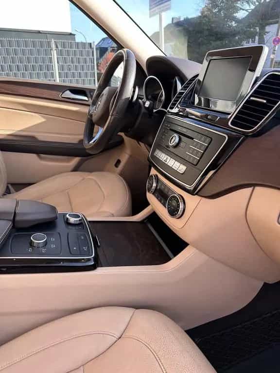 Mercedes-Benz GLE-Class 400 4MATIC - 12/2017-photo-2