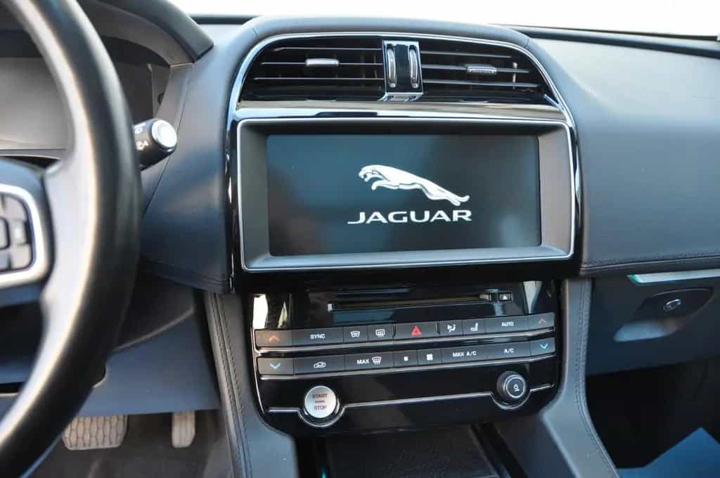 Jaguar F-Pace Portfolio AWD Leder Panorama LED 05/2017-photo-10