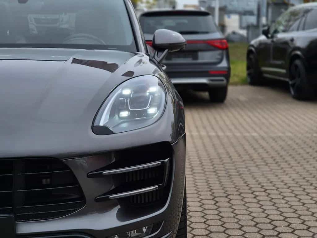 Porsche Macan Turbo Performance Paket APPROVED Pano 21" 06/2018-photo-19