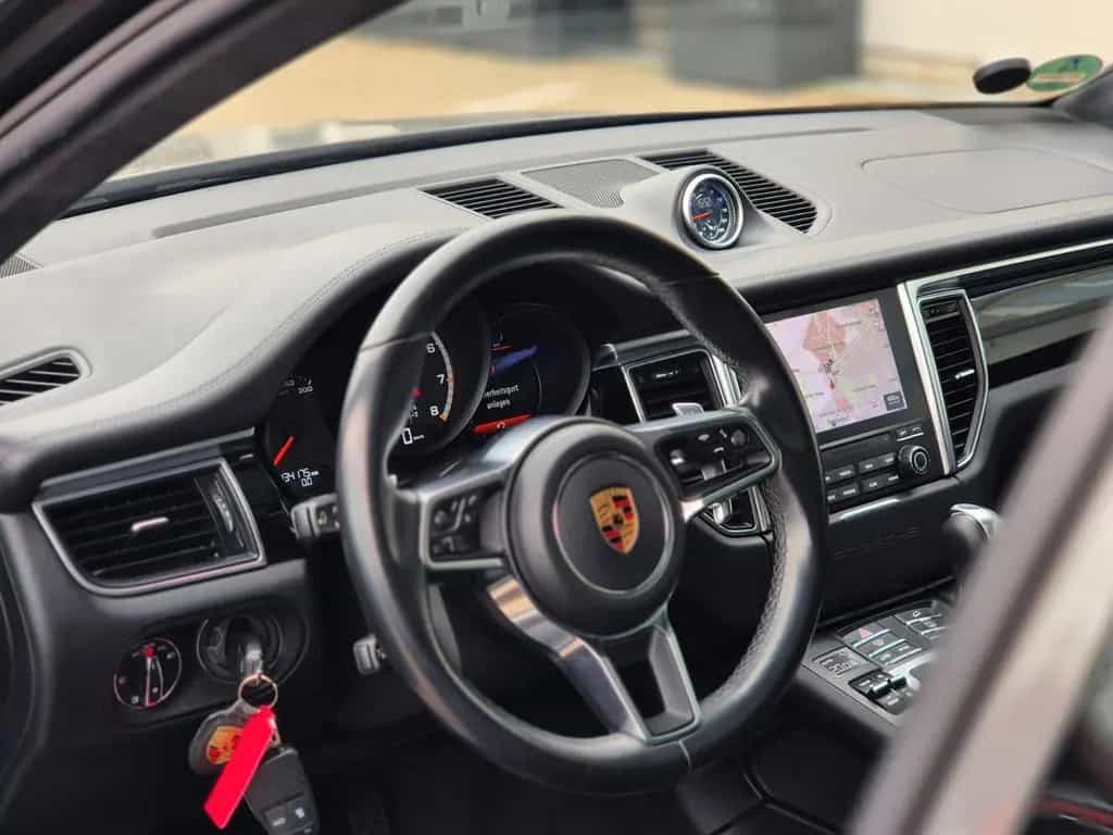 Porsche Macan Turbo Performance Paket APPROVED Pano 21" 06/2018-photo-23