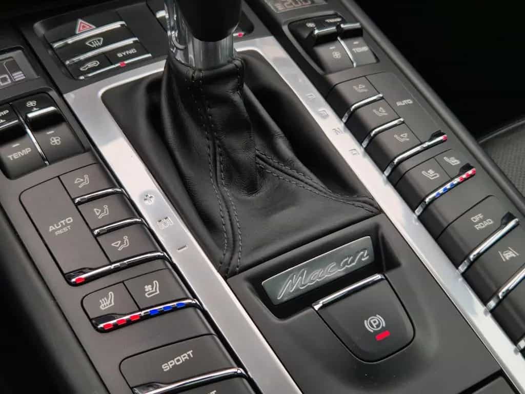 Porsche Macan Turbo Performance Paket APPROVED Pano 21" 06/2018-photo-29