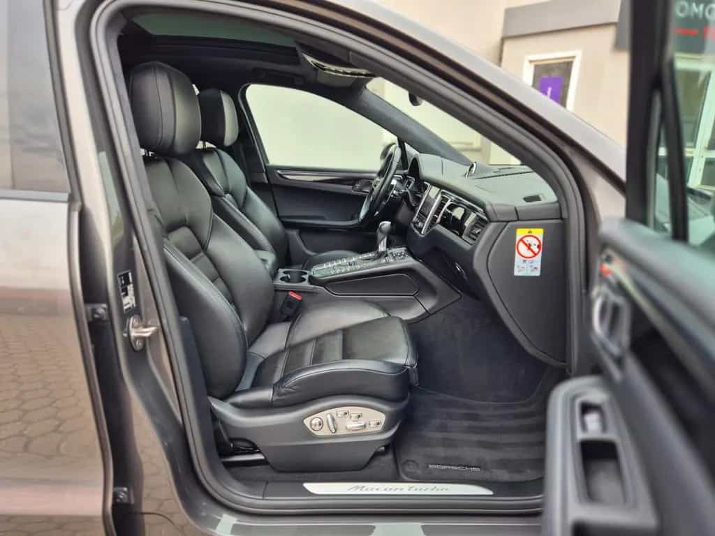 Porsche Macan Turbo Performance Paket APPROVED Pano 21" 06/2018-photo-36