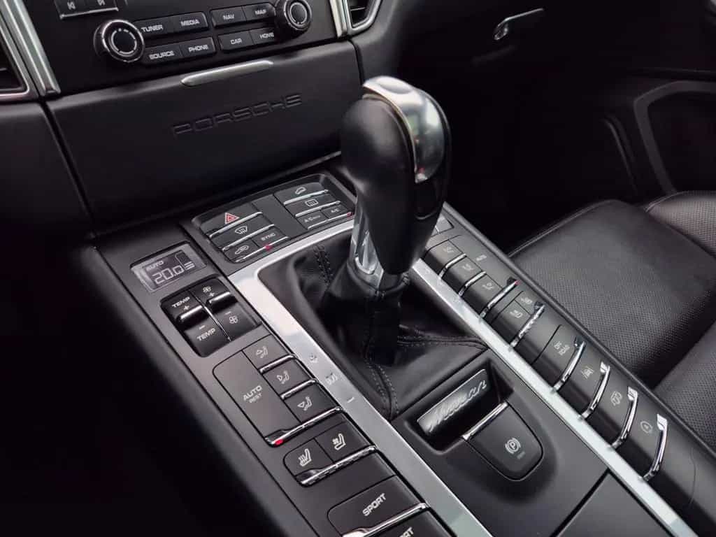 Porsche Macan Turbo Performance Paket APPROVED Pano 21" 06/2018-photo-38