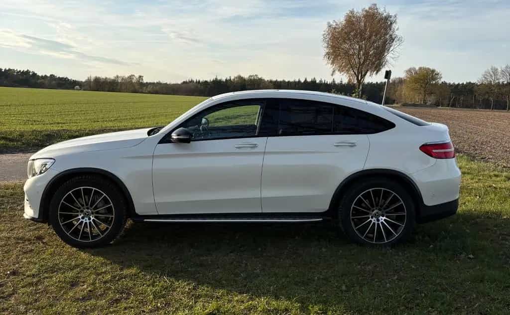 Mercedes-Benz GLC-Class 300 4MATIC AMG Line Coupé Autom. 08/2017-photo-1