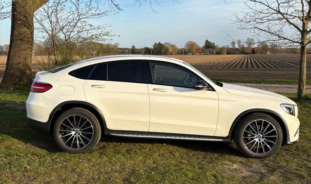 Mercedes-Benz GLC-Class 300 4MATIC AMG Line Coupé Autom. 08/2017-photo-2