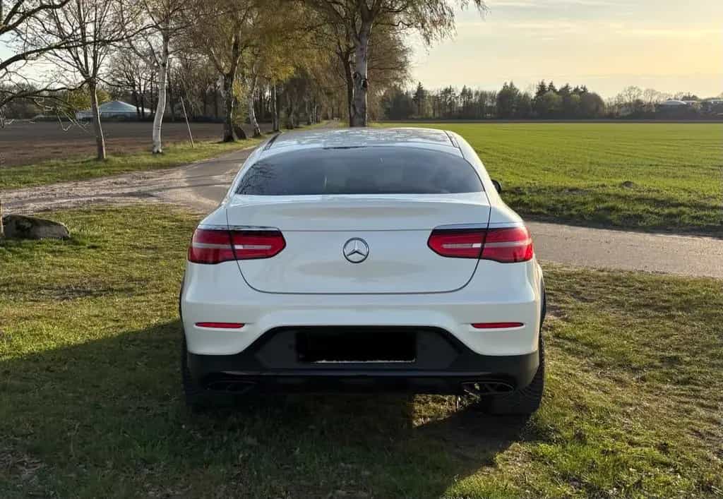 Mercedes-Benz GLC-Class 300 4MATIC AMG Line Coupé Autom. 08/2017-photo-3