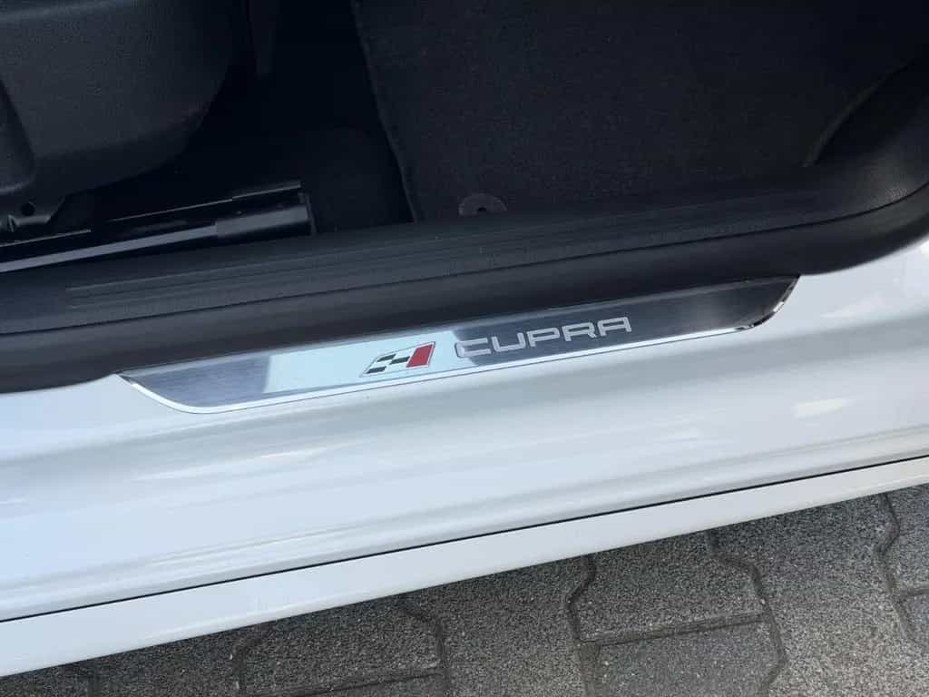 Seat Leon ST Cupra 300 4Drive DSG Pano 19" 10/2017-photo-40