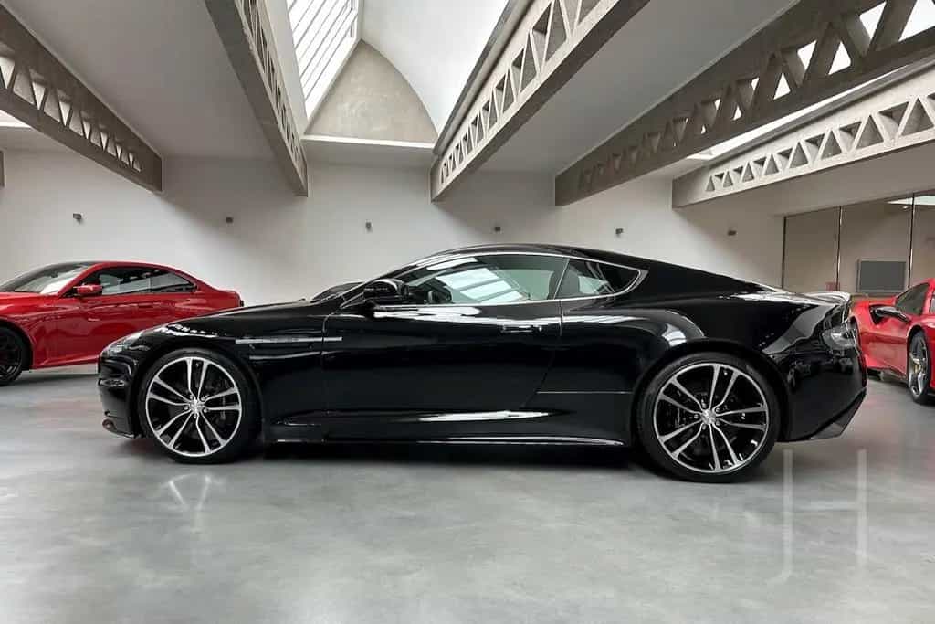 Aston Martin DBS 6.0 Carbon Black Touchtronic 04/2010-photo-1
