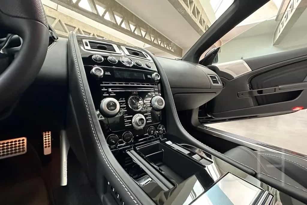 Aston Martin DBS 6.0 Carbon Black Touchtronic 04/2010-photo-20