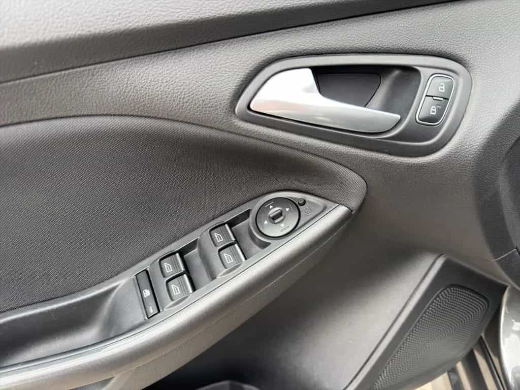 Ford Focus Turnier ST-Line NAVI|SITZHEIZUNG|PDC|EU6 05/2018-photo-9