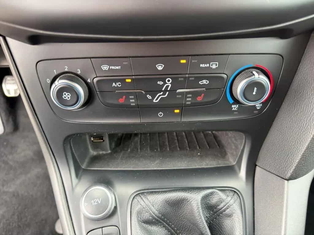 Ford Focus Turnier ST-Line NAVI|SITZHEIZUNG|PDC|EU6 05/2018-photo-14
