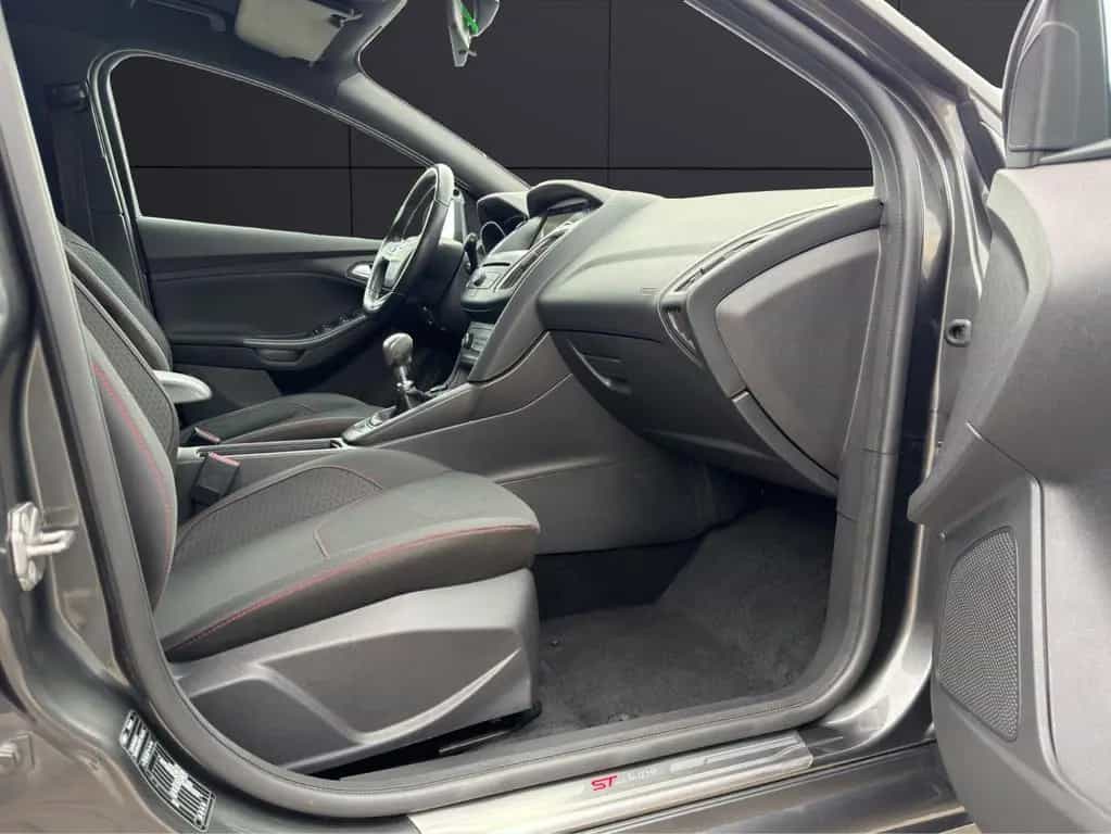 Ford Focus Turnier ST-Line NAVI|SITZHEIZUNG|PDC|EU6 05/2018-photo-17