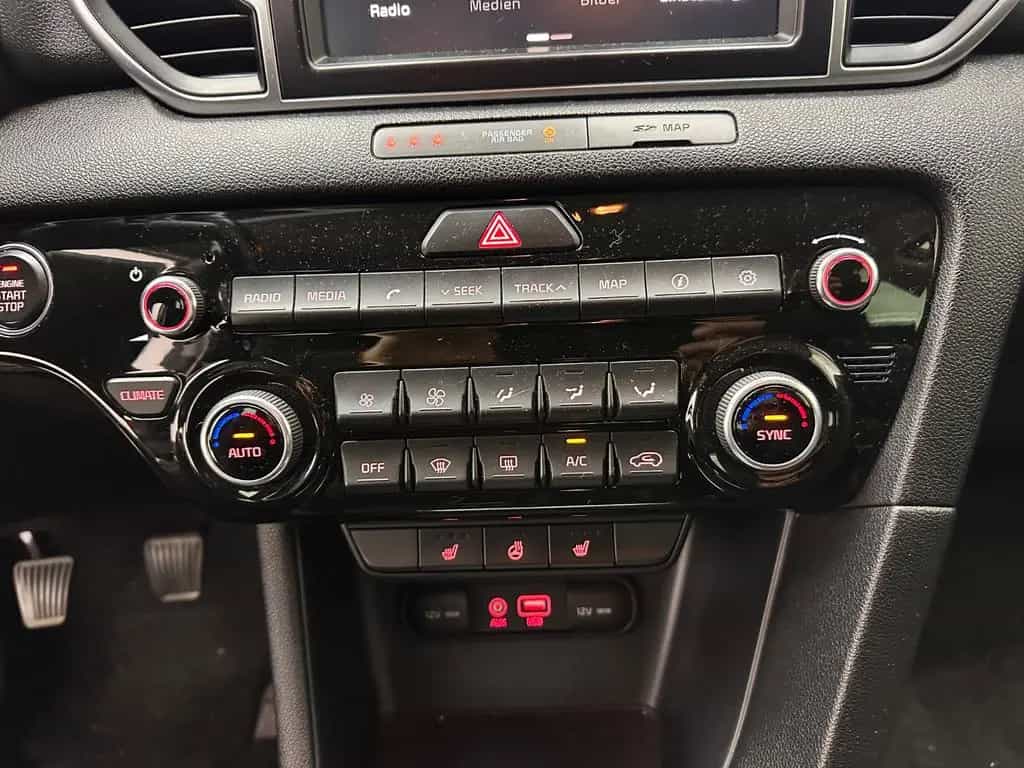 Kia Sportage Dream Team+SITZH.+KAMERA+LEDER+DAB+AAC 11/2017-photo-23