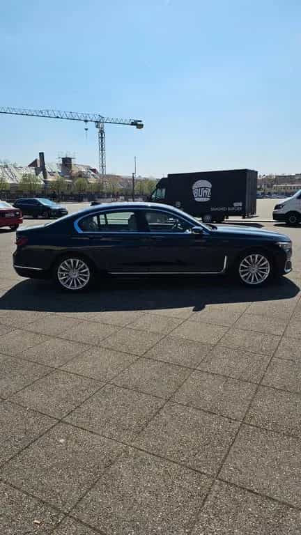 BMW 7 Series 740i - 12/2019-photo-2