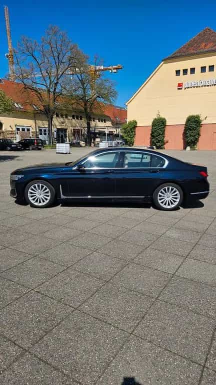 BMW 7 Series 740i - 12/2019-photo-4