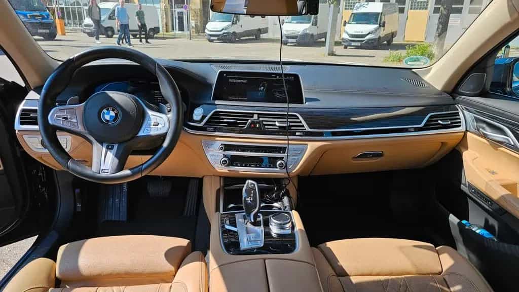 BMW 7 Series 740i - 12/2019-photo-5