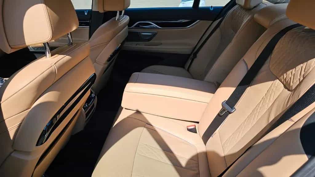 BMW 7 Series 740i - 12/2019-photo-6