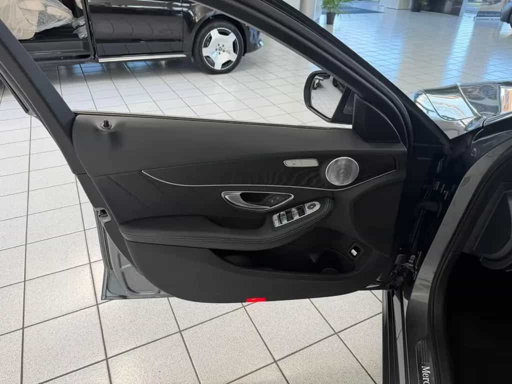 Mercedes-Benz C 300 Lim 9G*AMG*LED*PANO*BURMESTER*COMAND*360° 12/2017-photo-8
