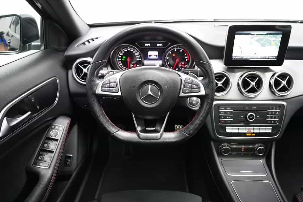 Mercedes-Benz GLA-Class 200 AMG Line Pano Navi AHK LED DAB KeylessGO 11/2019-photo-18
