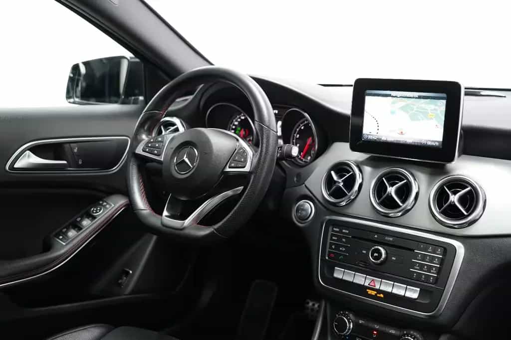 Mercedes-Benz GLA-Class 200 AMG Line Pano Navi AHK LED DAB KeylessGO 11/2019-photo-20