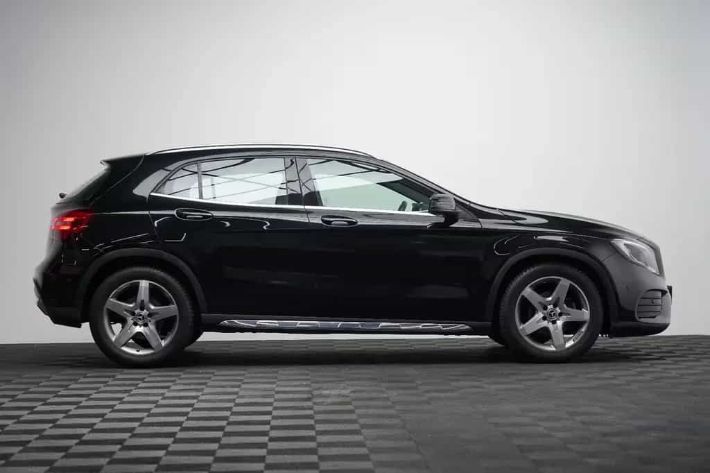 Mercedes-Benz GLA-Class 200 AMG Line Pano Navi AHK LED DAB KeylessGO 11/2019-photo-3