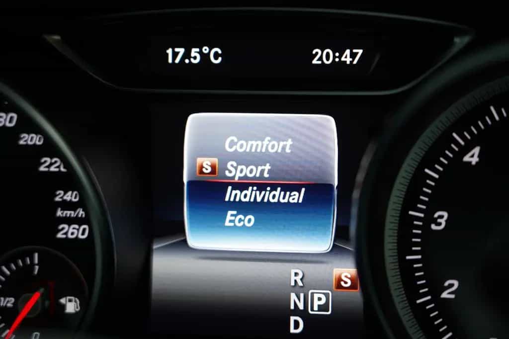 Mercedes-Benz GLA-Class 200 AMG Line Pano Navi AHK LED DAB KeylessGO 11/2019-photo-37