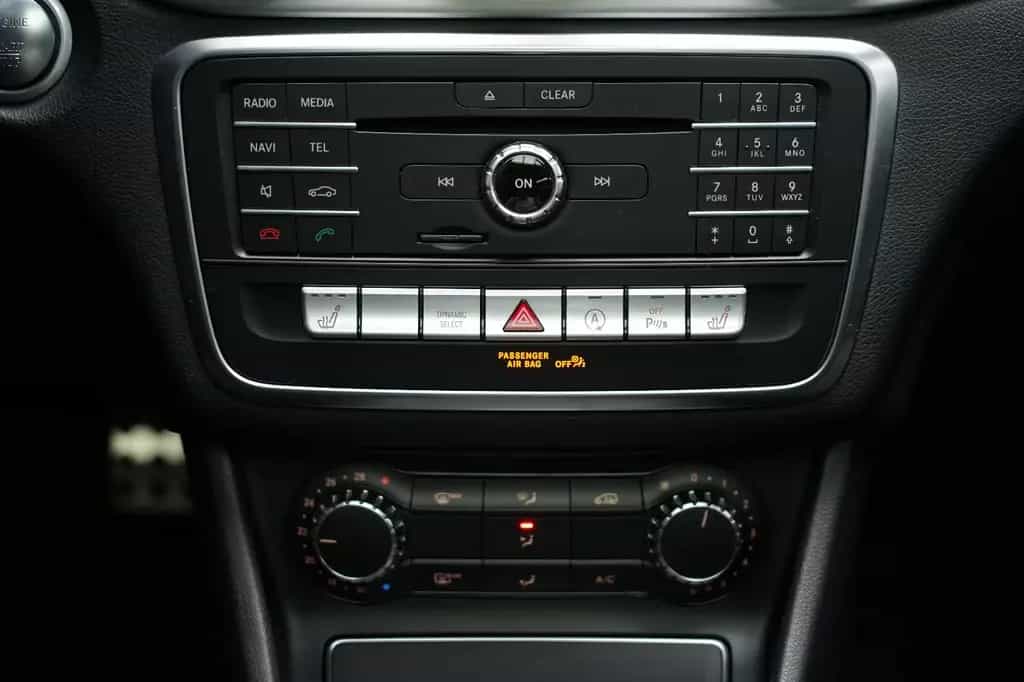 Mercedes-Benz GLA-Class 200 AMG Line Pano Navi AHK LED DAB KeylessGO 11/2019-photo-39