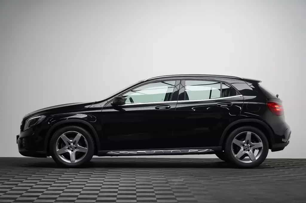 Mercedes-Benz GLA-Class 200 AMG Line Pano Navi AHK LED DAB KeylessGO 11/2019-photo-4