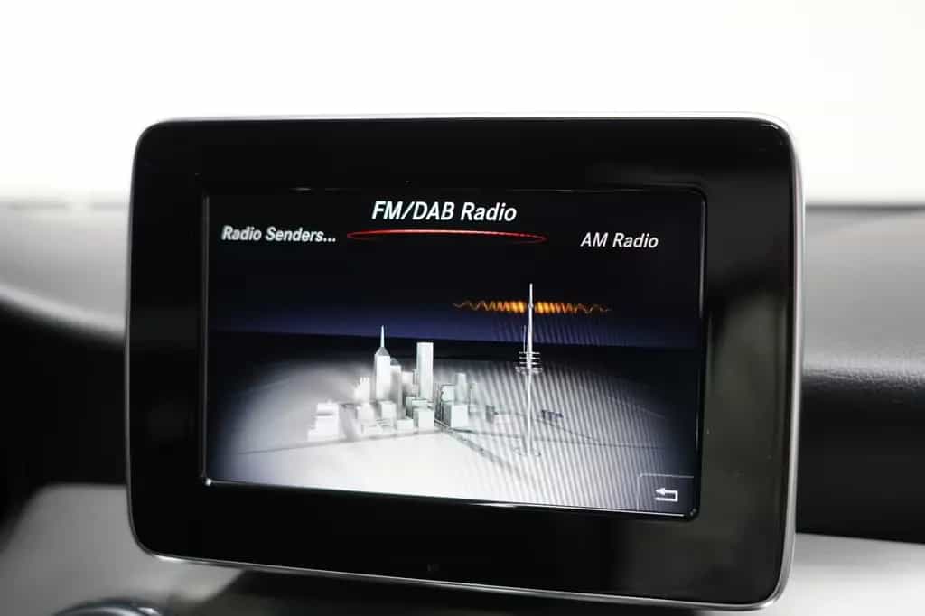 Mercedes-Benz GLA-Class 200 AMG Line Pano Navi AHK LED DAB KeylessGO 11/2019-photo-41