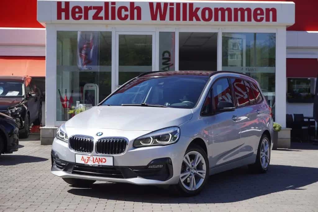 BMW 216 i Sport Line LED Navi Sitzheizung PDC Limiter 04/2019-photo-1