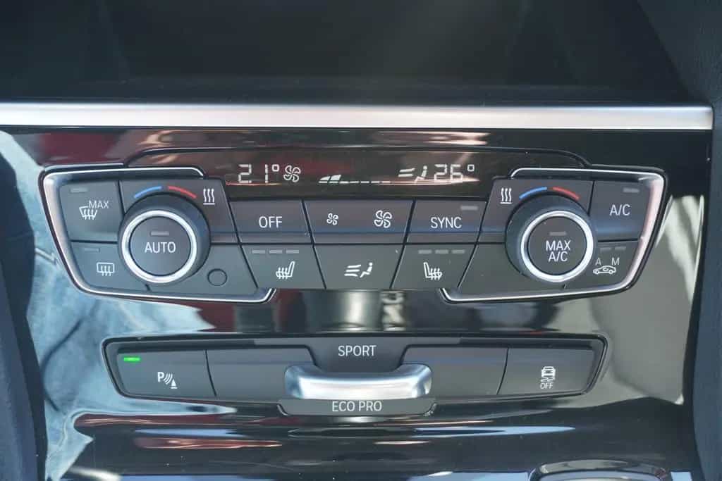 BMW 216 i Sport Line LED Navi Sitzheizung PDC Limiter 04/2019-photo-18