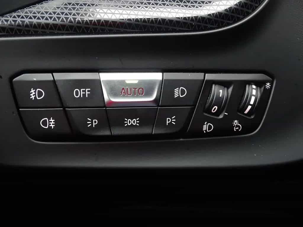 BMW 120 i Sport Line LED AHK Tempomat Head-Up DAB PDC 05/2021-photo-23