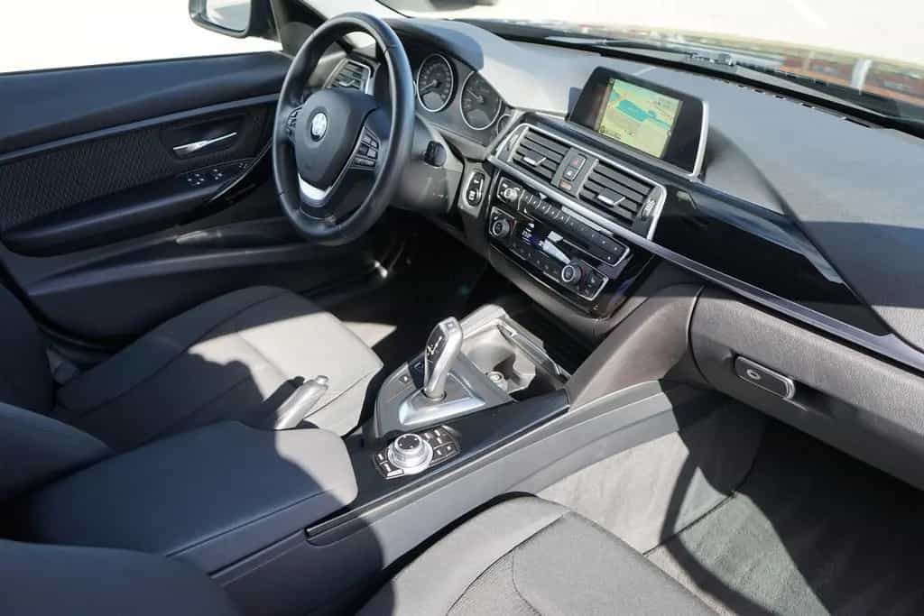 BMW 3 Series 318i Advantage LED Navi AHK Sitzheizung Tempomat 05/2017-photo-10