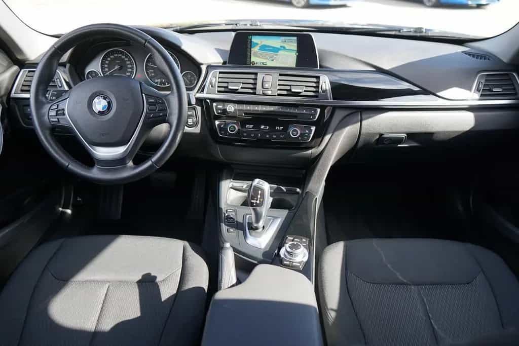 BMW 3 Series 318i Advantage LED Navi AHK Sitzheizung Tempomat 05/2017-photo-14