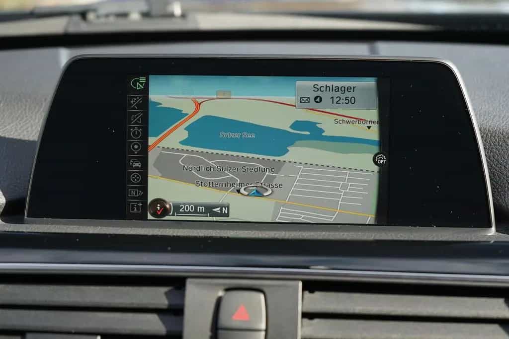 BMW 3 Series 318i Advantage LED Navi AHK Sitzheizung Tempomat 05/2017-photo-15