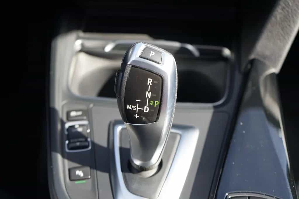 BMW 3 Series 318i Advantage LED Navi AHK Sitzheizung Tempomat 05/2017-photo-18