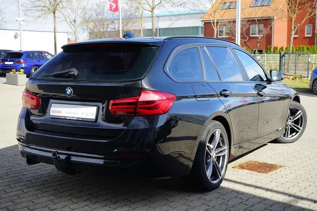 BMW 3 Series 318i Advantage LED Navi AHK Sitzheizung Tempomat 05/2017-photo-2