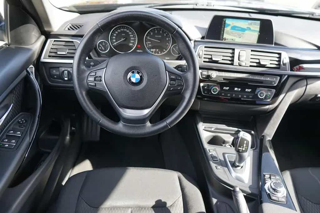 BMW 3 Series 318i Advantage LED Navi AHK Sitzheizung Tempomat 05/2017-photo-21