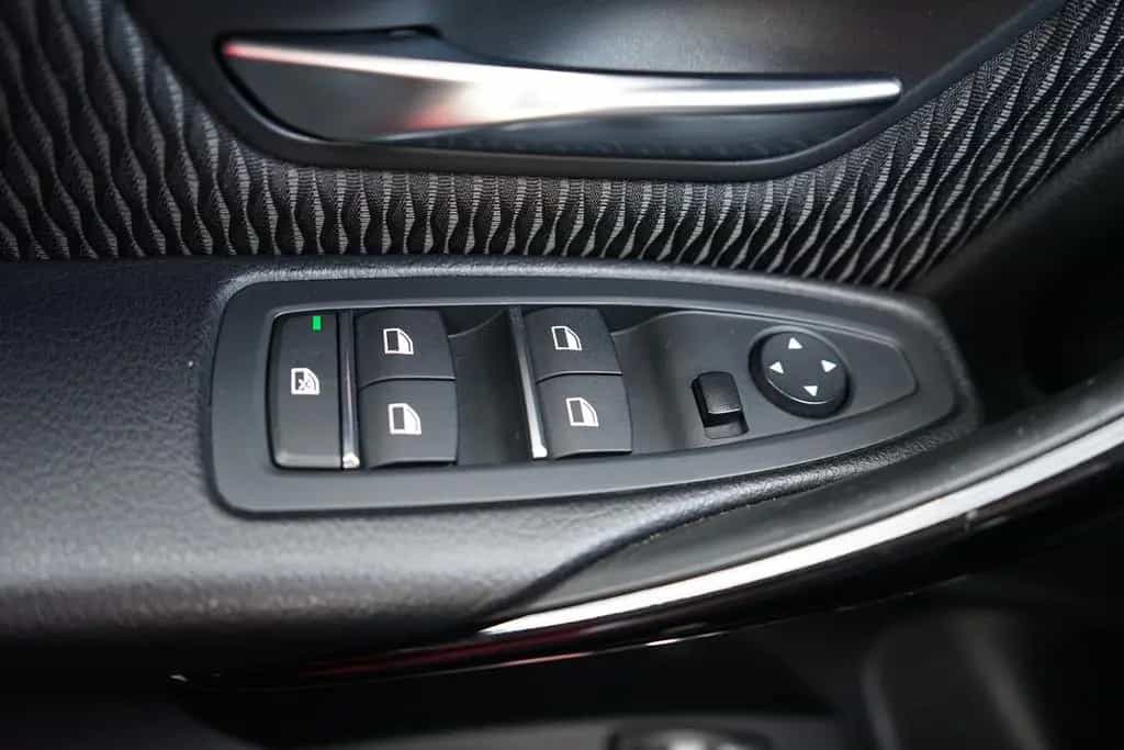 BMW 3 Series 318i Advantage LED Navi AHK Sitzheizung Tempomat 05/2017-photo-23