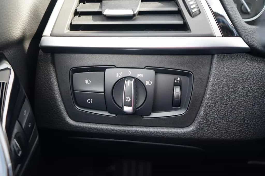 BMW 3 Series 318i Advantage LED Navi AHK Sitzheizung Tempomat 05/2017-photo-24